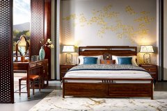 新中式家具風格145平的現(xiàn)代風，淺色基調(diào)搭配深色家具，就是沉穩(wěn)大氣